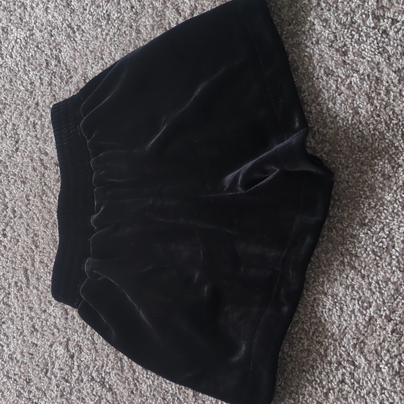 Black shorts - Picture 2 of 2